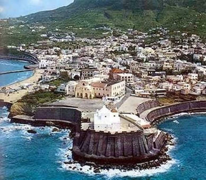 Appartamenti Su Piazza Matteotti Forio Centralissimi المظهر الخارجي الصورة